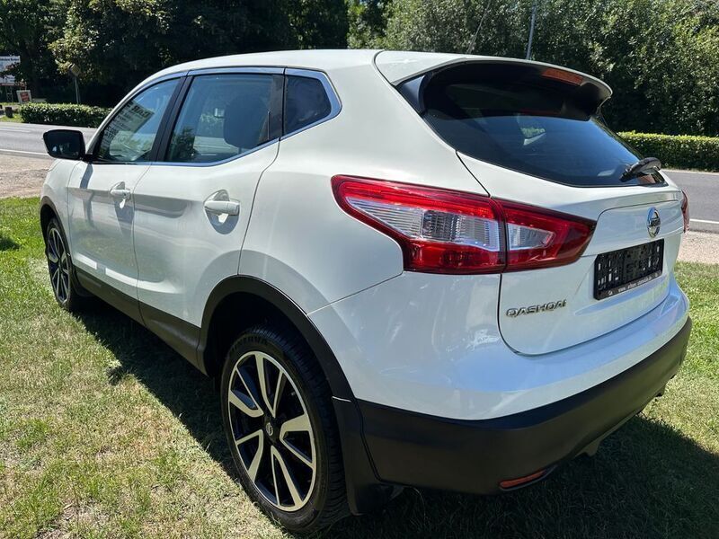 Weiß Gebraucht 2016 Nissan Qashqai Acenta SUV | 10.749 € (Fairer Preis) - Bild 1/4