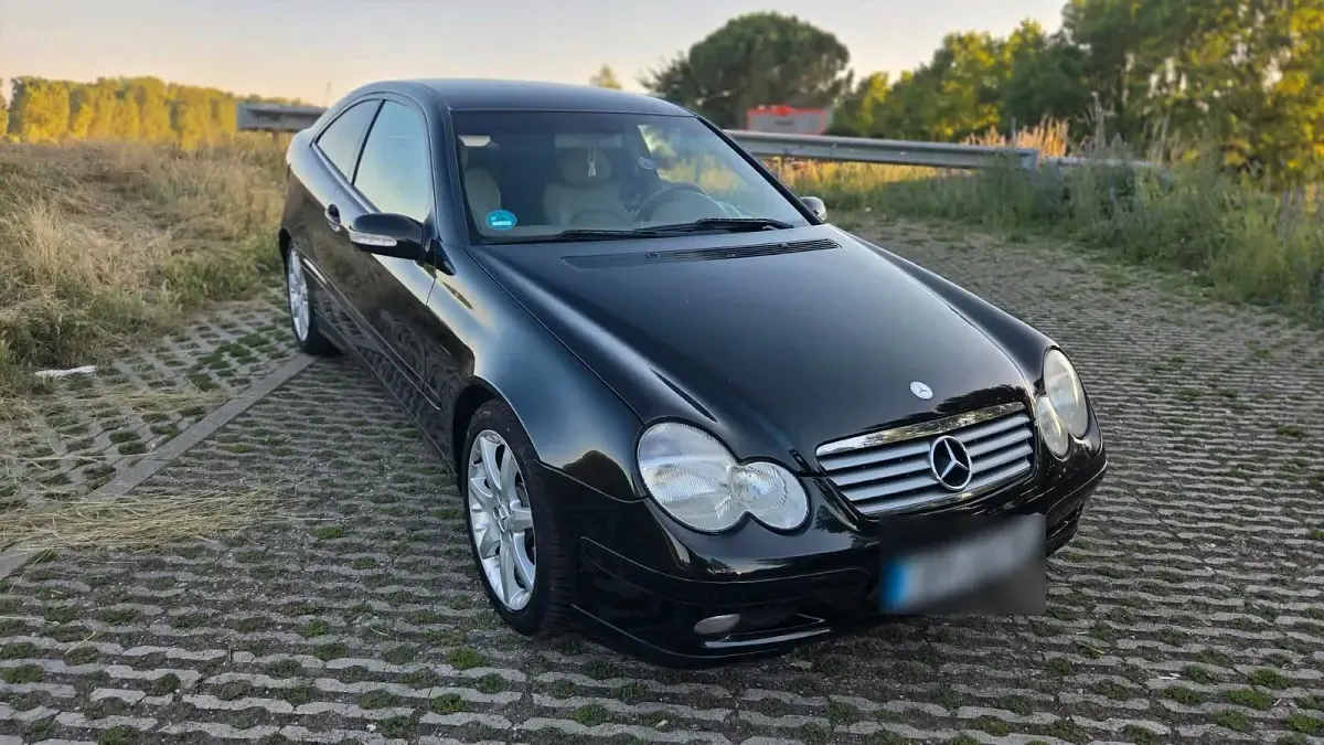 Gebraucht Mercedes C180 143 PS (105 kW) 2003 Schwarz Kleinwagen