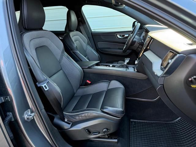 Gebraucht Volvo XC60 R-Design 190 PS (139 kW) 2020 Osmium grau metallic osmium grau metallic SUV