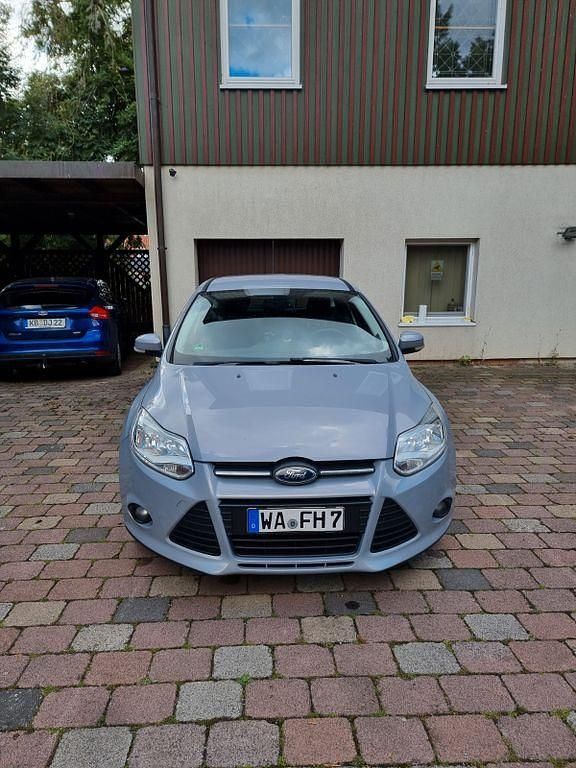 Grau Gebraucht 2011 Ford Focus Limousine | 3.500 € (Superpreis) - Bild 1/4