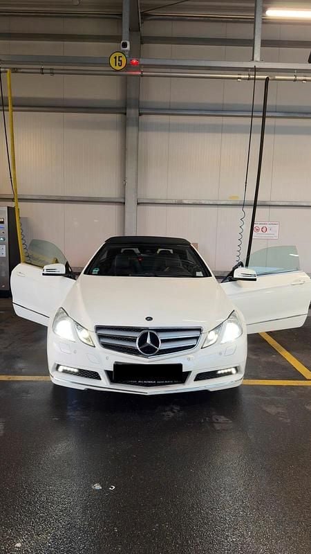 Gebraucht Mercedes E200 184 PS (135 kW) 2010 Weiß Cabrio
