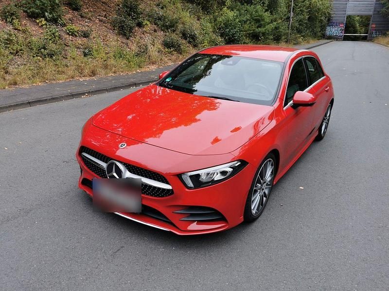 Rot Gebraucht 2018 Mercedes A200 AMG line Kleinwagen | 21.000 € (Fairer Preis) - Bild 1/4
