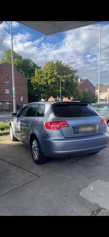 Grau Gebraucht 2005 Audi A3 Sportback Kleinwagen | 2.300 € (Etwas zu teuer) - Bild 1/4