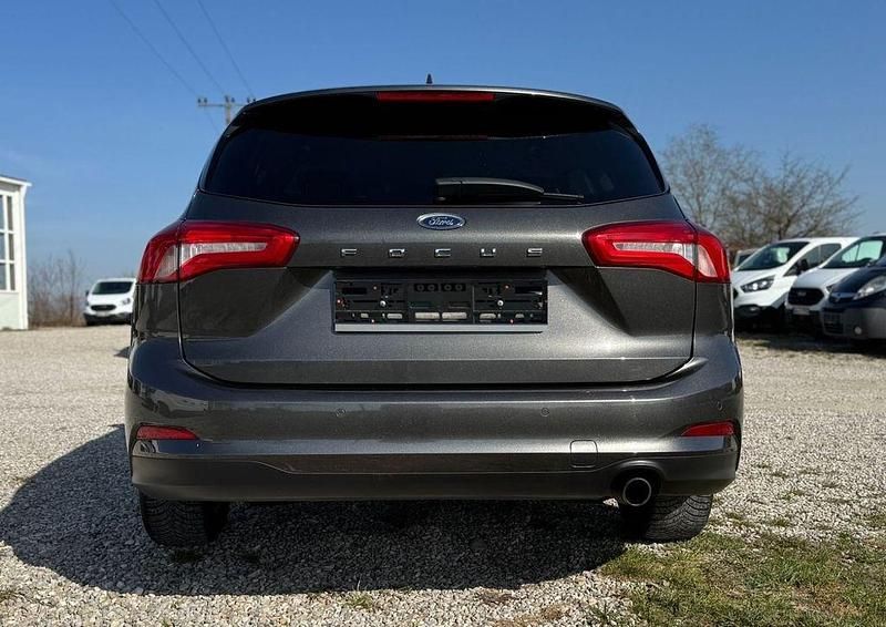 Gebraucht Ford Focus Cool & Connect 120 PS (88 kW) 2020 Grau Limousine