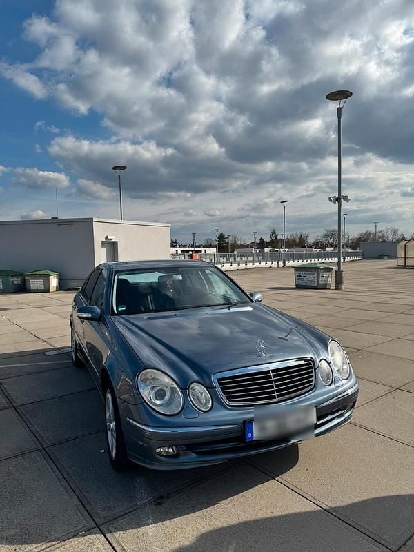 Blau Gebraucht 2005 Mercedes E280 Limousine | 3.490 € (Superpreis) - Bild 1/4