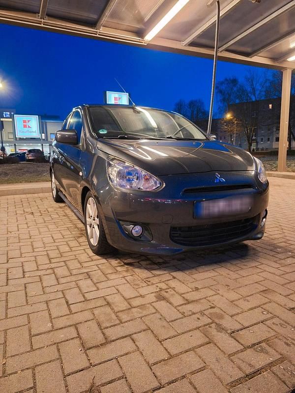 Grau Gebraucht 2014 Mitsubishi Space Star Limousine | 4.000 € (Fairer Preis) - Bild 1/4