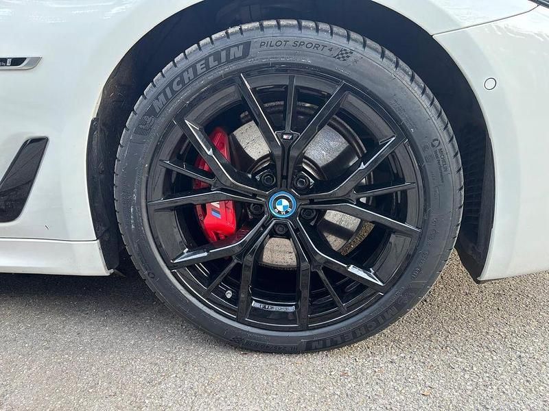 Gebraucht BMW 530e Performance 292 PS (214 kW) 2023 Weiß Kombi