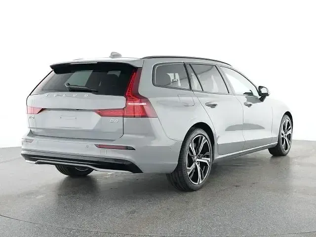 Gebraucht Volvo V60 Plus 197 PS (144 kW) 2025 Grau Kombi