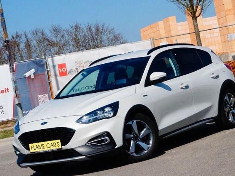 Gebraucht Ford Focus Active X 120 PS (88 kW) 2020 Weiß Limousine