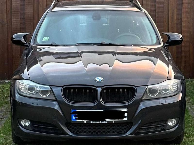 Schwarz Gebraucht 2009 BMW 320 M Sport Kombi | 3.999 € (Guter Preis) - Bild 1/4