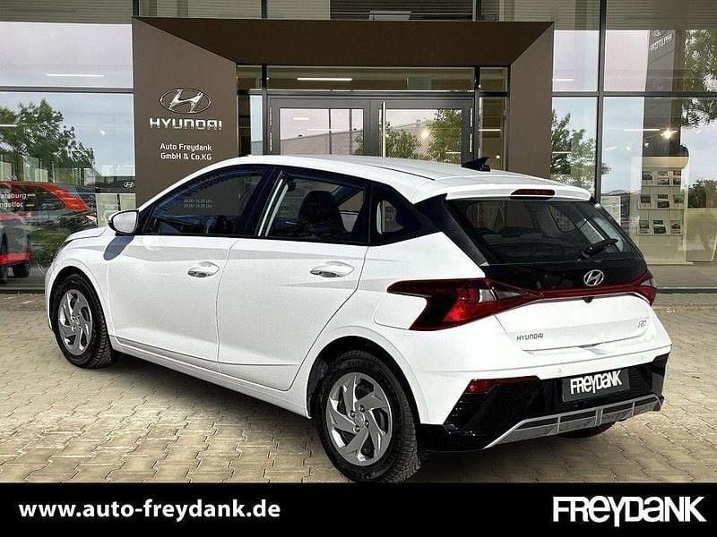 Gebraucht Hyundai i20 Select 101 PS (74 kW) 2025 Atlas white Kleinwagen
