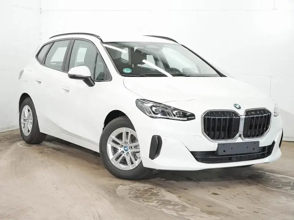 Gebraucht BMW 225 Active Tourer 245 PS (180 kW) 2025 Weiß Van / Kleinbus
