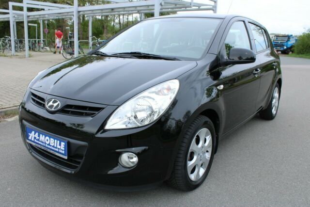 Gebraucht Hyundai i20 Comfort 101 PS (74 kW) 2012 Schwarz Kleinwagen