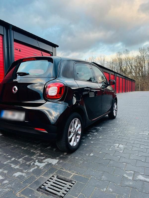 Gebraucht Smart ForFour 71 PS (52 kW) 2019 Schwarz Kleinwagen