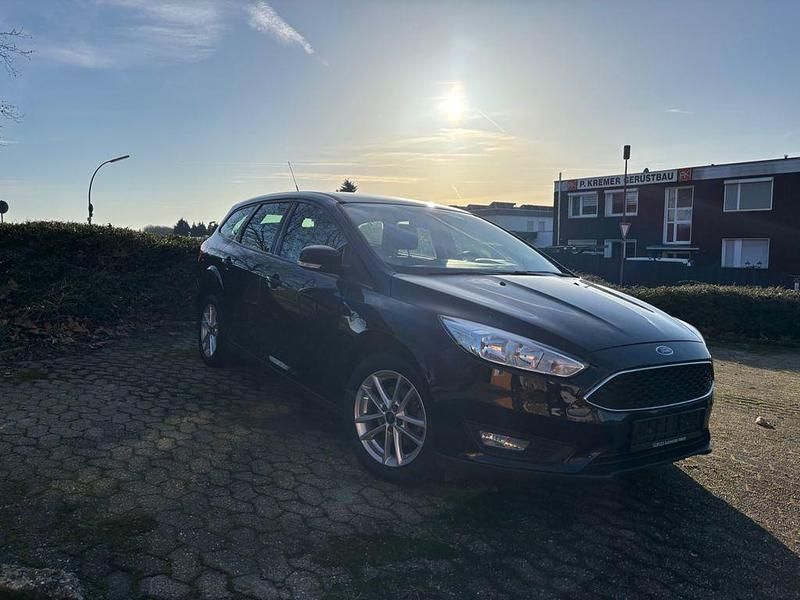 Gebraucht Ford Focus Business Edition 125 PS (91 kW) 2016 Schwarz Limousine