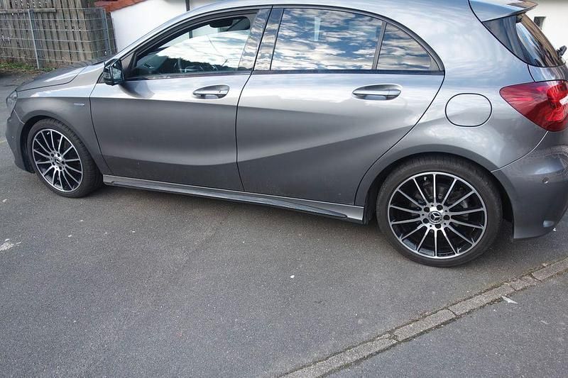 Gebraucht Mercedes A200 AMG line 136 PS (100 kW) 2017 Grau Kleinwagen