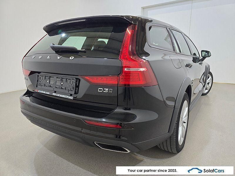 Second-hand Volvo V60 CC 150 CP (110 kW) 2020 Negru Break