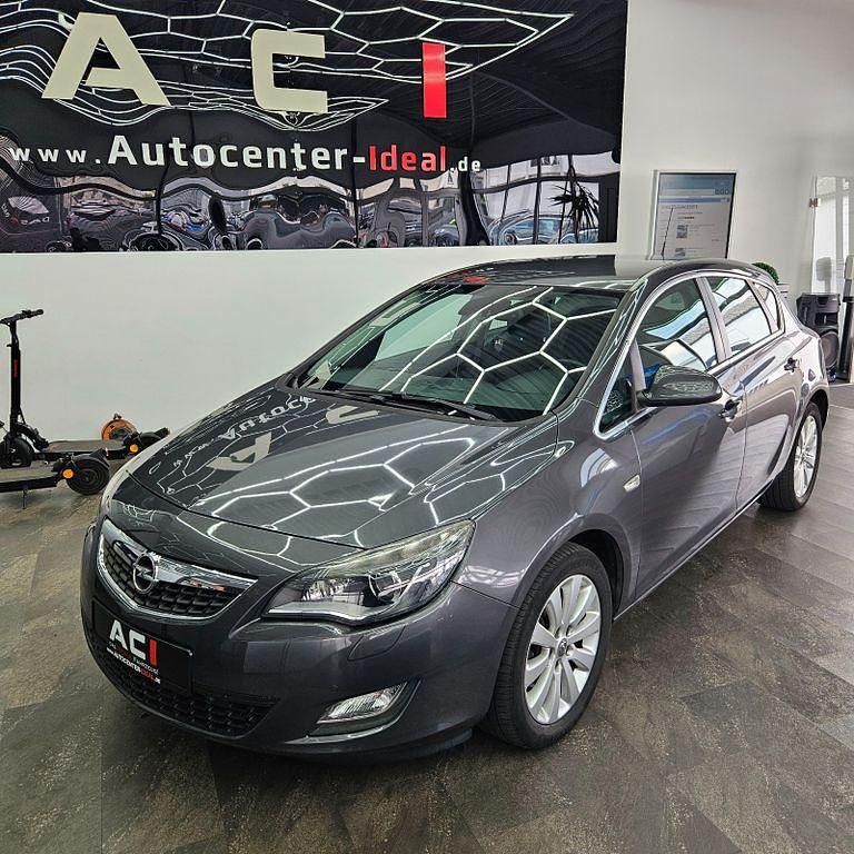 Grau Gebraucht 2010 Opel Astra Cosmo Limousine | 8.400 € (Etwas zu teuer) - Bild 1/4
