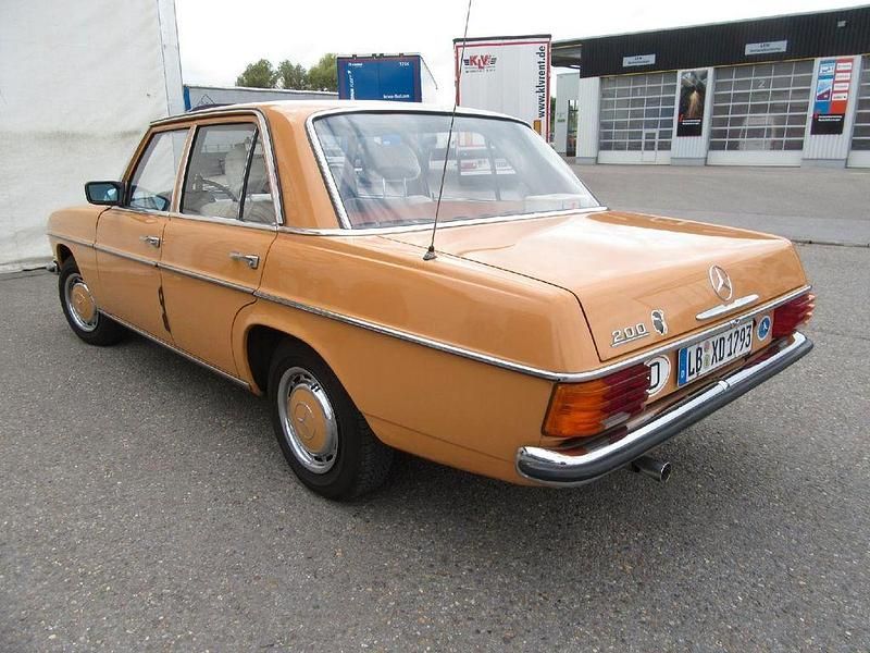 Gebraucht Mercedes 200 95 PS (69 kW) 1976 Beige Limousine