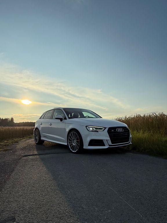 Weiß Gebraucht 2017 Audi S3 Sport Limousine | 24.499 € (Guter Preis) - Bild 1/4