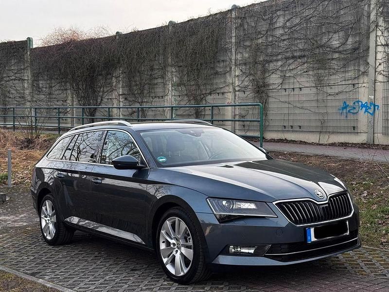 Gebraucht Skoda Superb Ambition 190 PS (139 kW) 2017 Grau Kombi