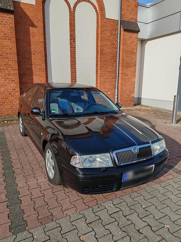 Schwarz Gebraucht 2000 Skoda Octavia Limousine | 1.000 € (Fairer Preis) - Bild 1/4