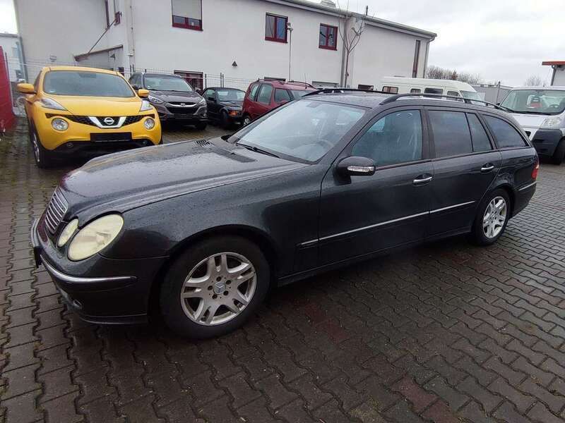 Schwarz Gebraucht 2003 Mercedes E320 Classic Kombi | 2.950 € (Fairer Preis) - Bild 1/4