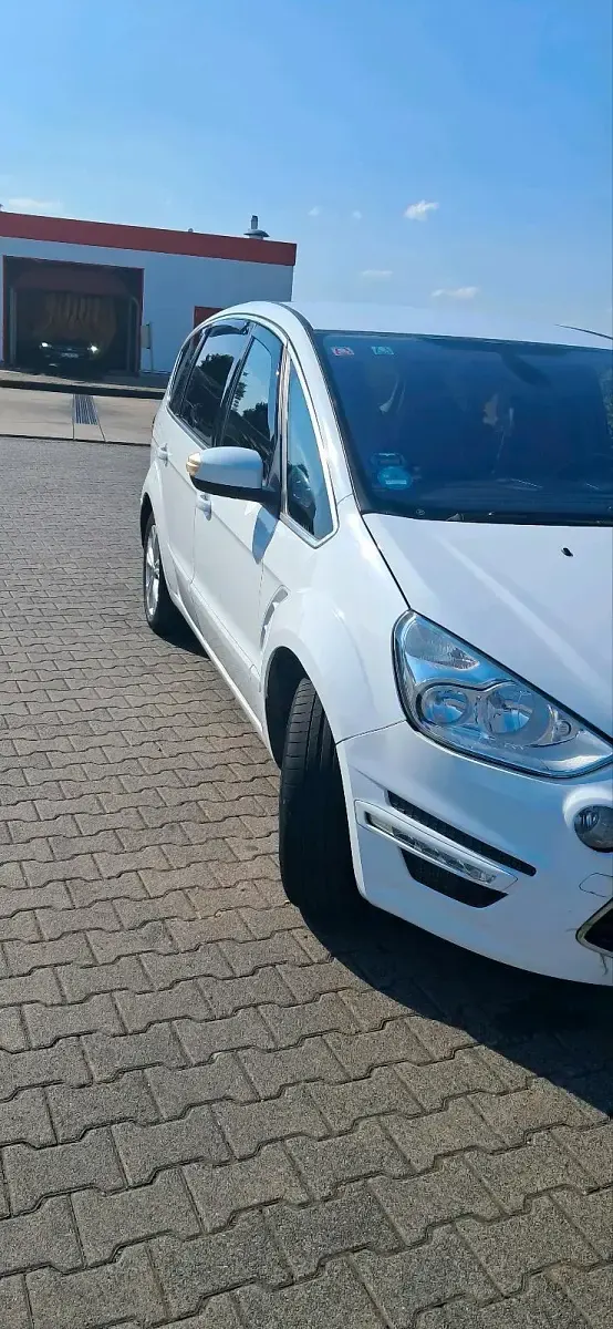 Gebraucht Ford S-MAX Titanium 143 PS (105 kW) 2010 Weiß Van / Kleinbus