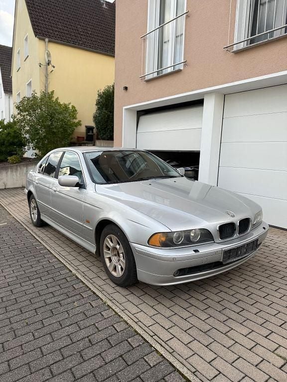 Grau Gebraucht 2001 BMW 520 Limousine | 2.750 € (Superpreis) - Bild 1/4