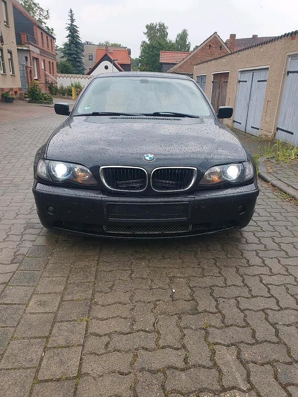 Schwarz Gebraucht 2001 BMW 320 Limousine | 1.000 € (Superpreis) - Bild 1/4