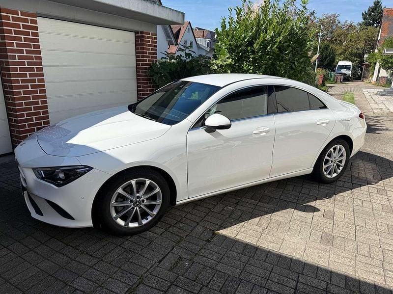 Weiß Gebraucht 2020 Mercedes CLA200 Coupé | 24.999 € (Superpreis) - Bild 1/4