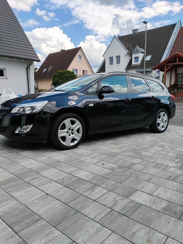 Gebraucht Opel Astra Design Edition 116 PS (85 kW) 2011 Schwarz Kombi