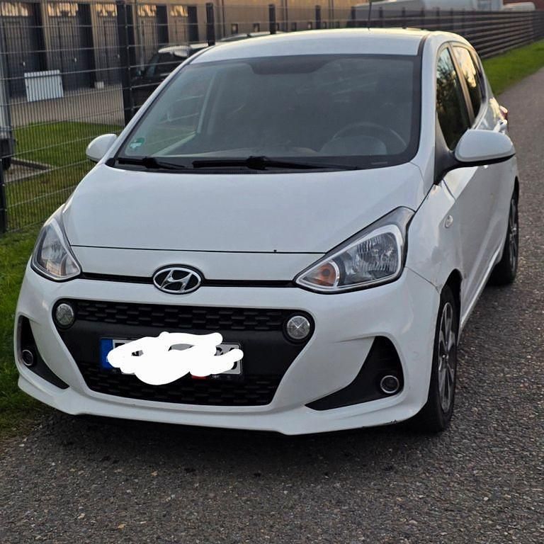 Weiß Gebraucht 2018 Hyundai i10 YES! Kleinwagen | 6.150 € (Superpreis) - Bild 1/4