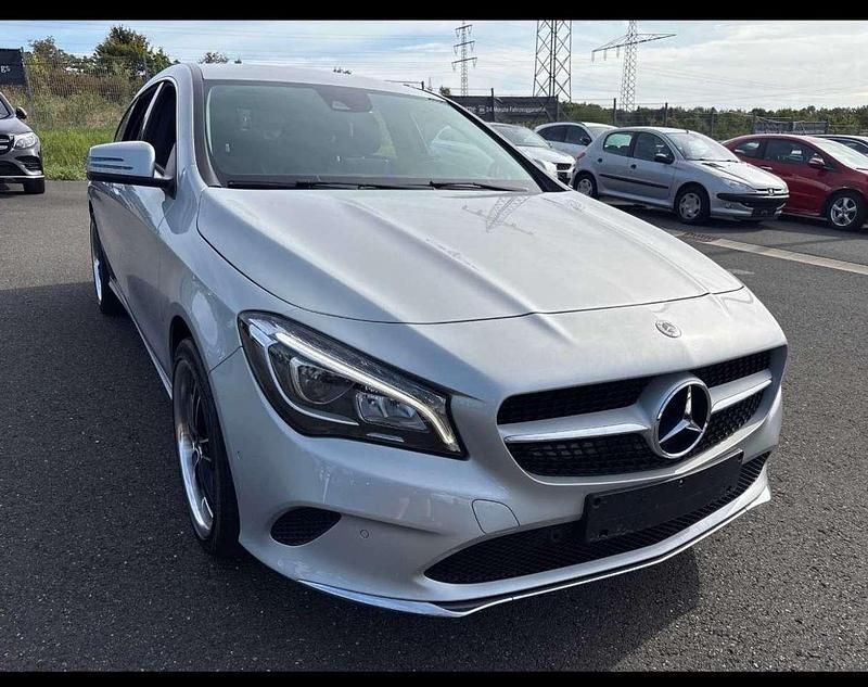 Silber Gebraucht 2018 Mercedes CLA200 AMG line Kombi | 20.990 € (Fairer Preis) - Bild 1/4