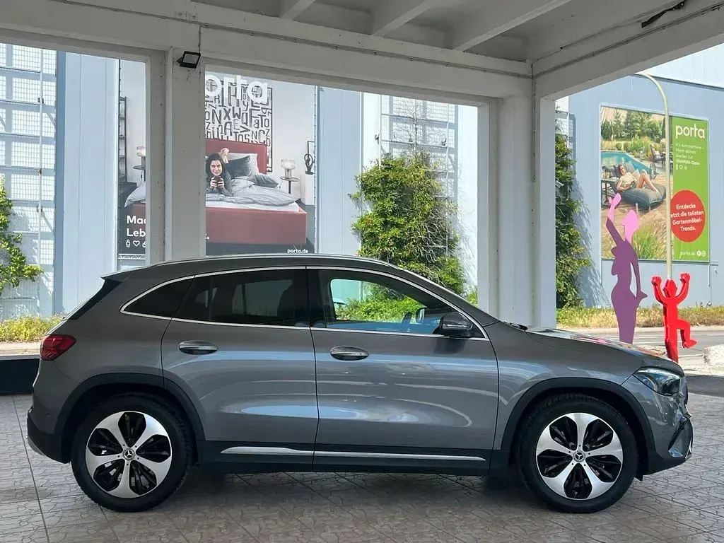 Gebraucht Mercedes GLA200 Progressive 163 PS (119 kW) 2026 Lack mountaingrau SUV