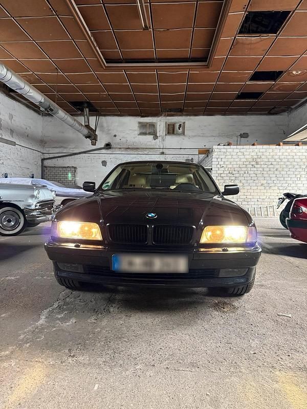 Schwarz Gebraucht 1998 BMW 740 Comfort Edition Limousine | 11.999 € (Fairer Preis) - Bild 1/4