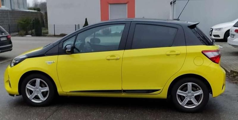 Gebraucht Toyota Yaris 101 PS (74 kW) 2017 Gelb Kombi