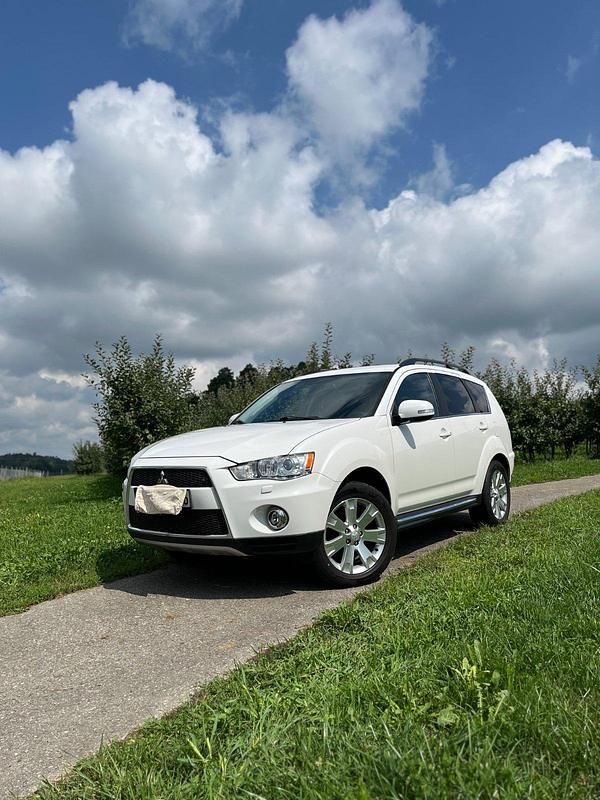 Weiß Gebraucht 2012 Mitsubishi Outlander SUV | 7.280 € (Guter Preis) - Bild 1/4