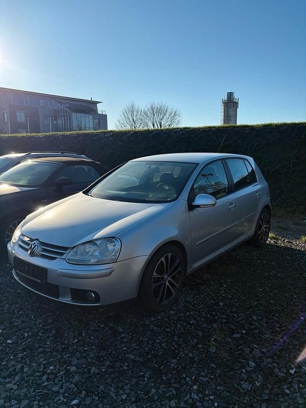 Silber Gebraucht 2007 VW Golf Limousine | 2.350 € (Etwas zu teuer) - Bild 1/4