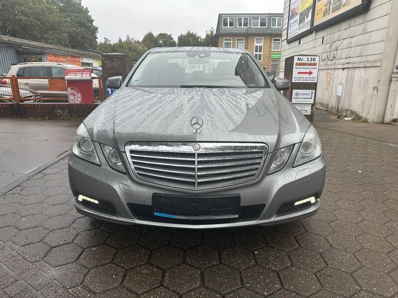 Palladiumsilber metalliclack Gebraucht 2010 Mercedes E350 Elegance Limousine | 6.900 € (Superpreis) - Bild 1/4