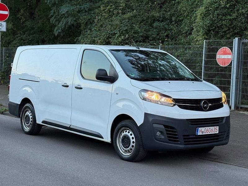 Weiß Gebraucht 2021 Opel Vivaro Edition Van | 16.600 € (Superpreis) - Bild 1/4