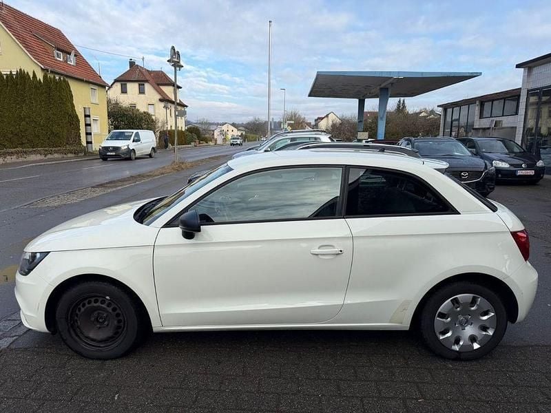 Gebraucht Audi A1 Attraction 86 PS (63 kW) 2011 Weiß Kleinwagen