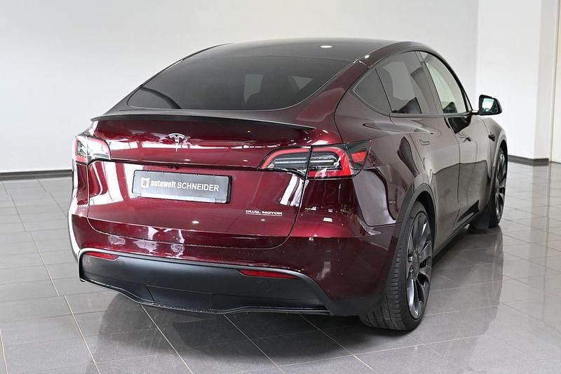 Gebraucht Tesla Model Y Performance 392 kW (534 PS) 2024 Rot midnight cherry red (metallic) SUV
