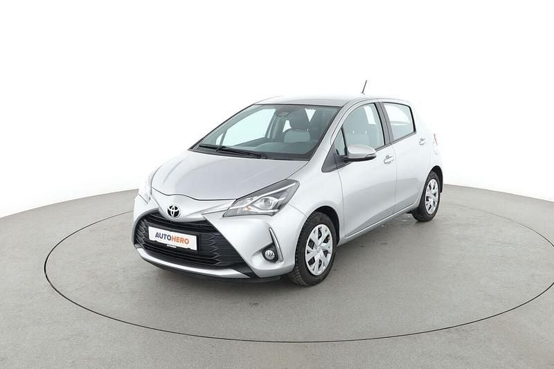 Grau Gebraucht 2020 Toyota Yaris Limousine | 12.530 € (Fairer Preis) - Bild 1/3