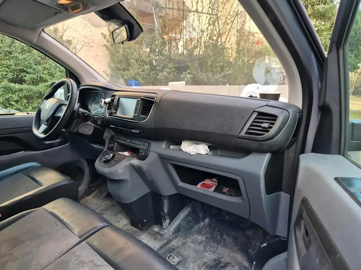 Gebraucht Peugeot Expert 177 PS (130 kW) 2019 Silber Van