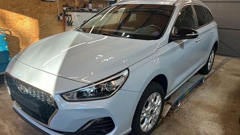 Blau Gebraucht 2018 Hyundai i30 Style Kombi | 13.890 € (Guter Preis) - Bild 1/4