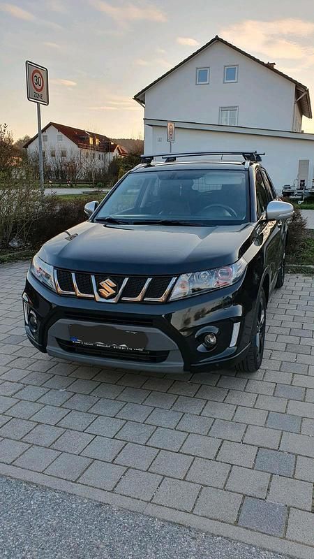 Schwarz Gebraucht 2017 Suzuki Vitara SUV | 15.000 € (Fairer Preis) - Bild 1/4