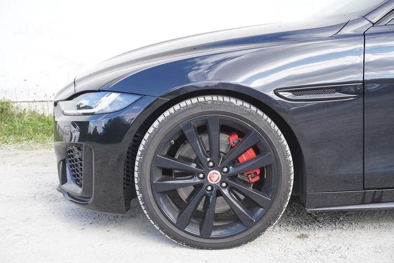 Gebraucht Jaguar XE R-Dynamic 204 PS (150 kW) 2023 Schwarz Limousine