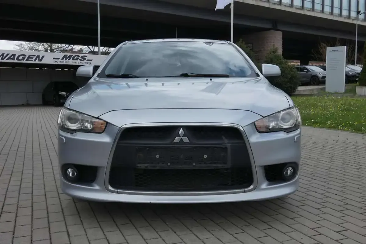 Gebraucht Mitsubishi Lancer Edition 117 PS (86 kW) 2010 Coolsilber (m) Limousine