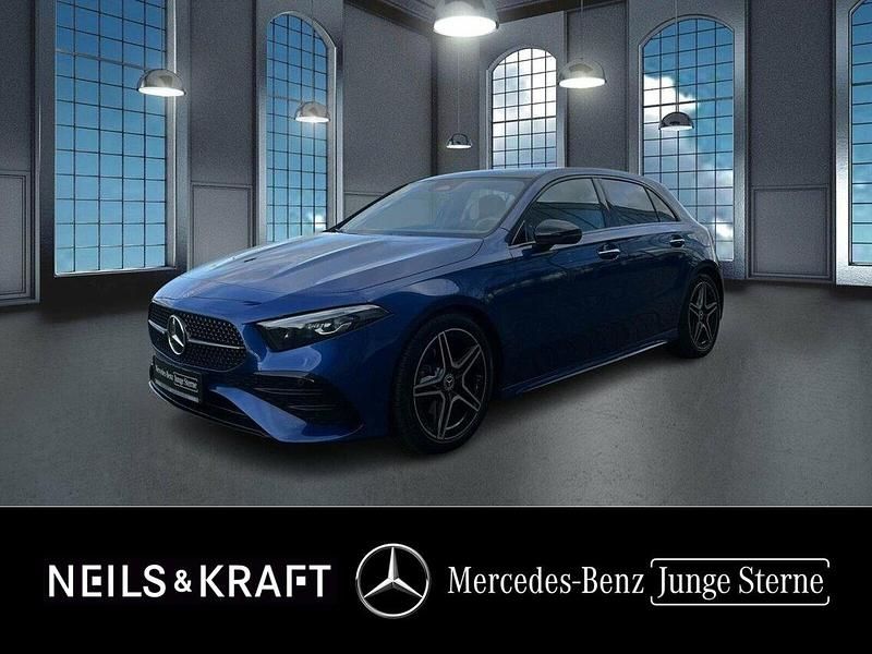 Blau Gebraucht 2024 Mercedes A200 AMG Limousine | 35.450 € (Etwas zu teuer) - Bild 1/4